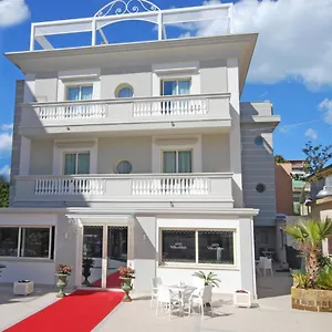 https://hotel-villa-del-mare-rimini.emilia-romagnahotels.net
